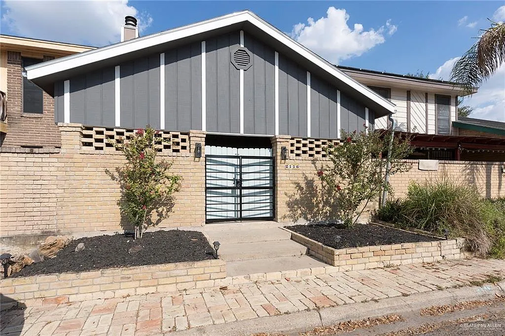 2 bed, 2.5 bath, 1880 sqft, $1,600 — Photo 2