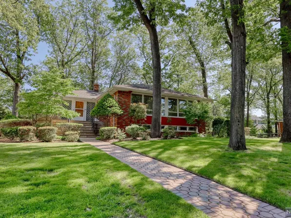 57 Dillingham Pl, Englewood Cliffs, NJ 07632