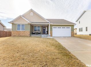 605 Rock Point Rd, Colona, IL 61241