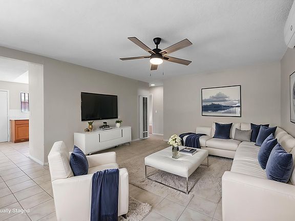 5th image of 207 E Flora St #207