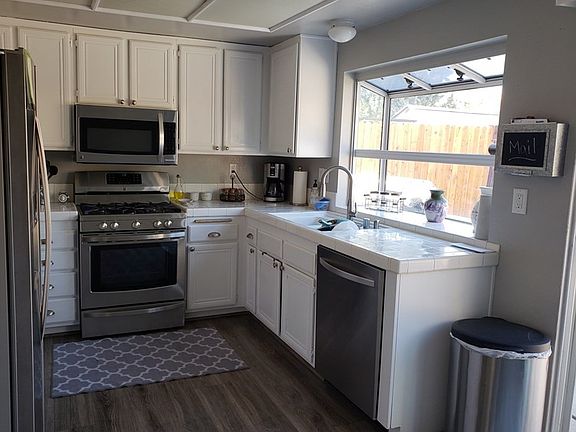 4th image of 1627 Berkshire Dr
