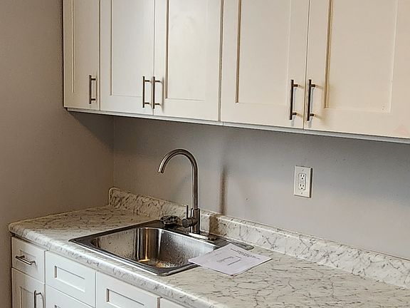 4th image of 456 Baldwin Ave #I