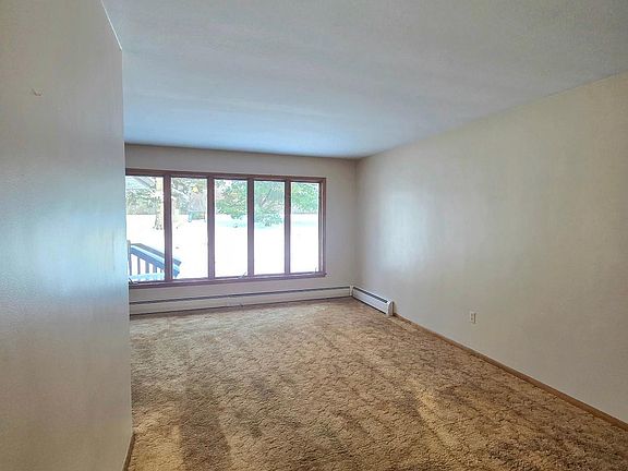 2nd image of 400 Edgewood Dr