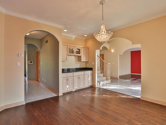 5th image of 829 Killarney Dr