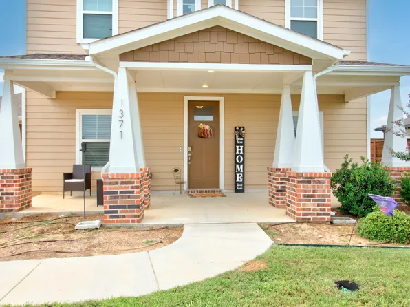 1371 Orange Blossom Ct, Gainesville, TX 76240