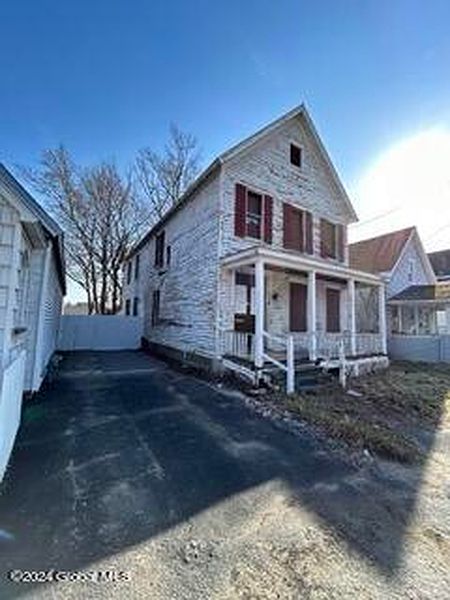 3rd image of 853 Emmett Street