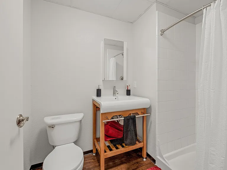 Vista Student Living- Rent by the Room — Photo 16