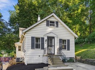 913 Chestnut St, Coraopolis, PA 15108