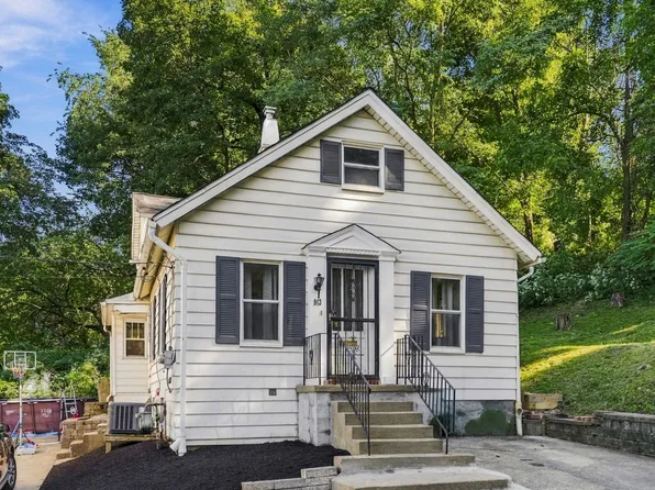 913 Chestnut St, Coraopolis, PA 15108