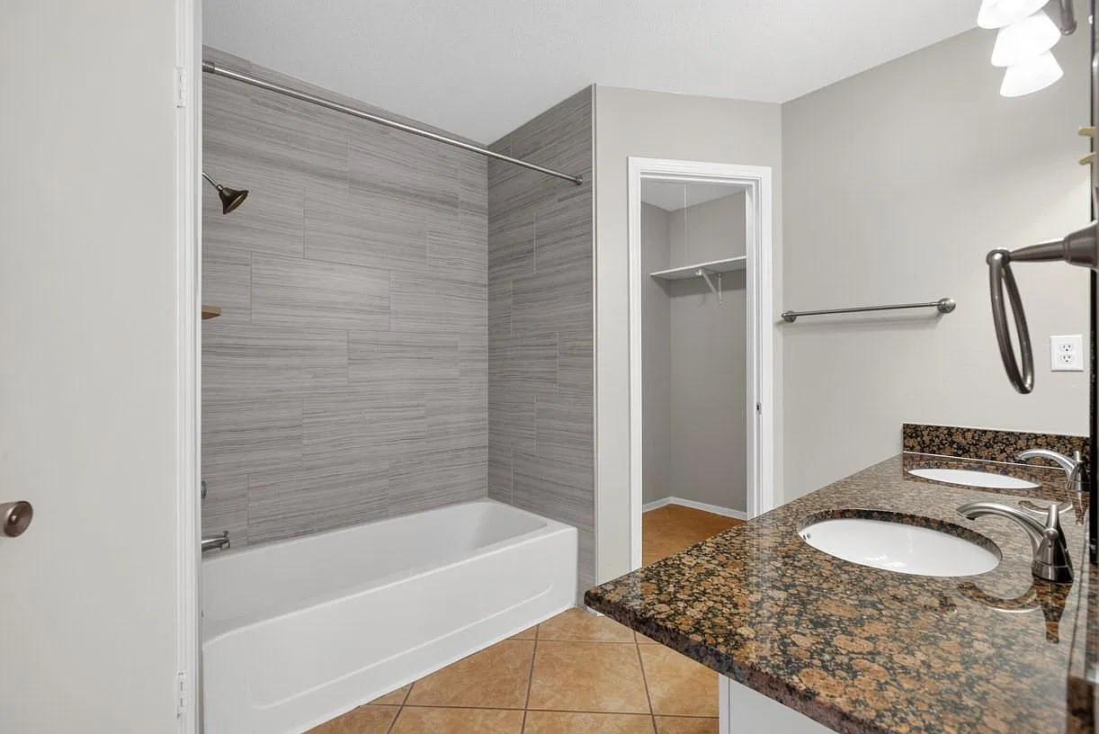 3 bed, 2.0 bath, 1812 sqft, $2,200 — Photo 3