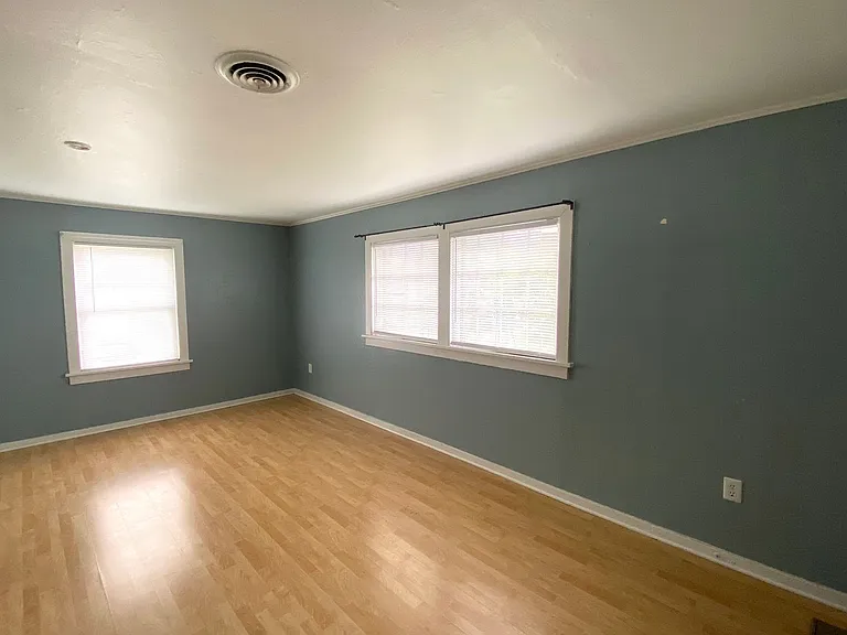 120 Linden St — Photo 2