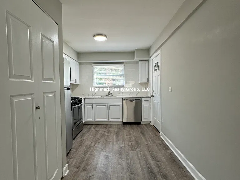 1323 W Sherwin Ave #1OB — Photo 4