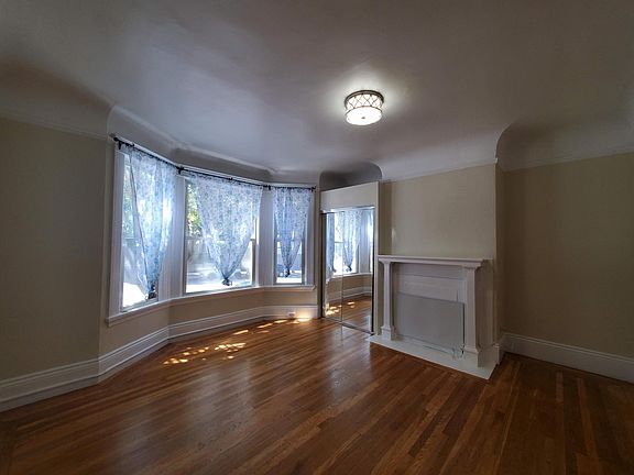 3rd image of 332 Irving St #1