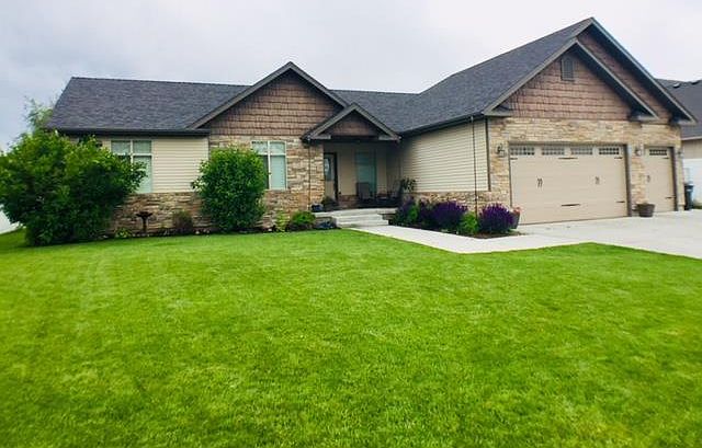 1st image of 1030 Oxbow Ln