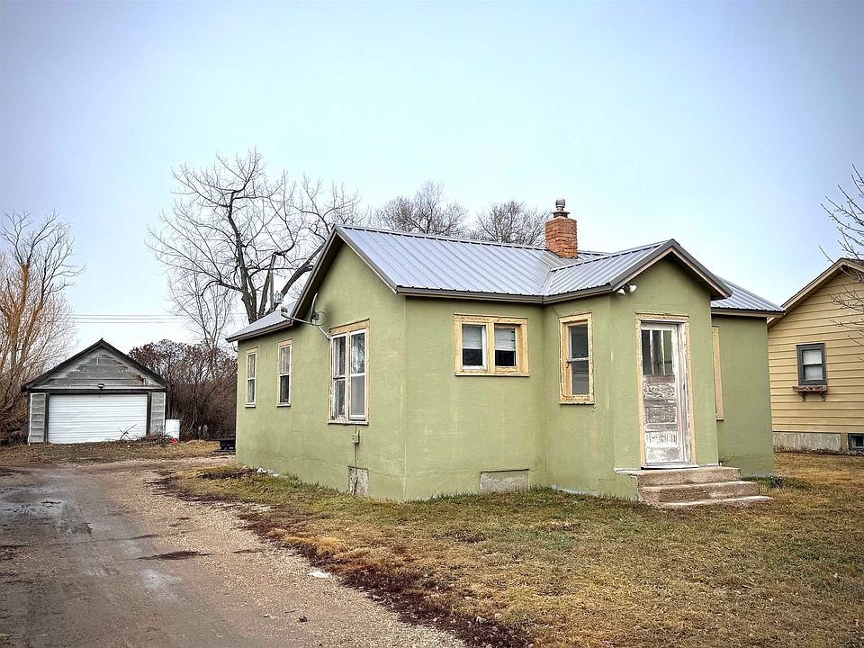1st image of 528 4th St SE