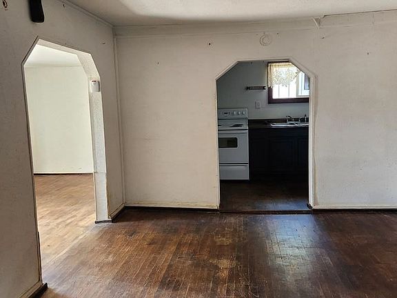 2nd image of 715 Utica Ave