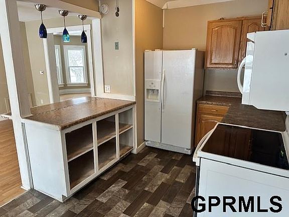 4th image of 824 1st Ave