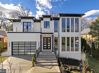 2906 N Kensington St, Arlington, VA 22207