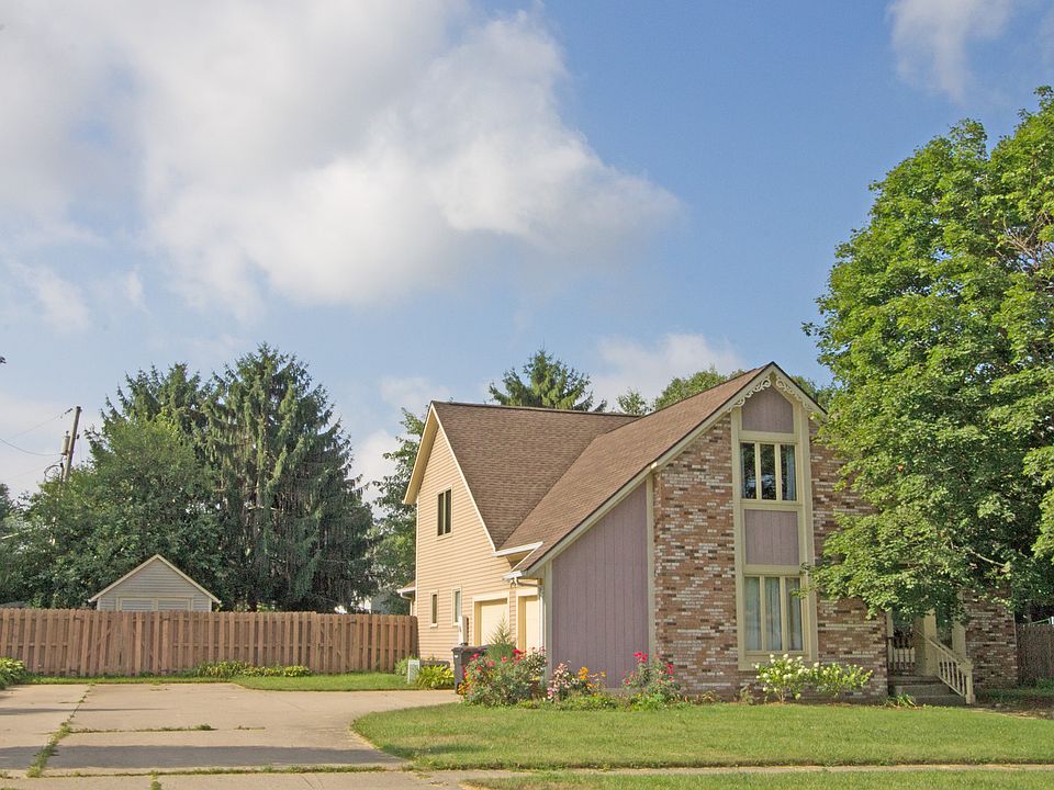1st image of 3821 Maplewood Dr