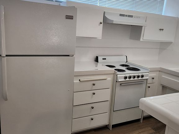 3rd image of 11905 Kling St APT 6