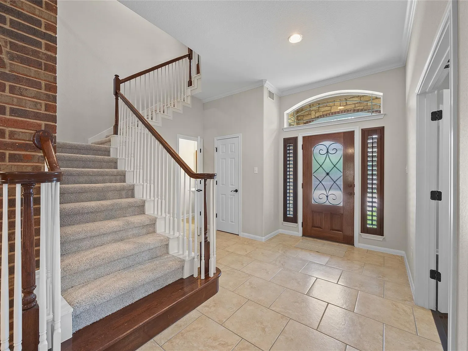 4 bed, 3.5 bath, 4512 sqft, $4,500 — Photo 2
