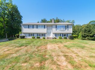 121 Moose Hill Rd, Oxford, CT 06478