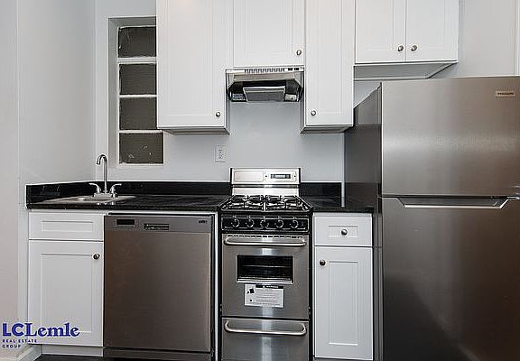 2nd image of 211 E 88th St #3RN