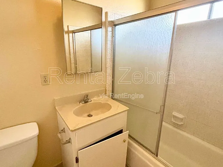 435 W 23rd St #W — Photo 7