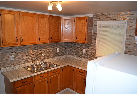 5th image of 718 Reservoir Ave #1