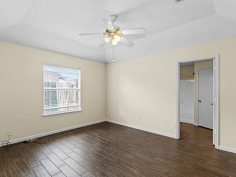 412 Dakota Dr — Photo 11