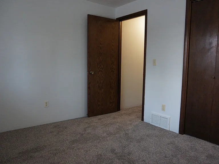 9615-9617 N Indian Trail Rd — Photo 13