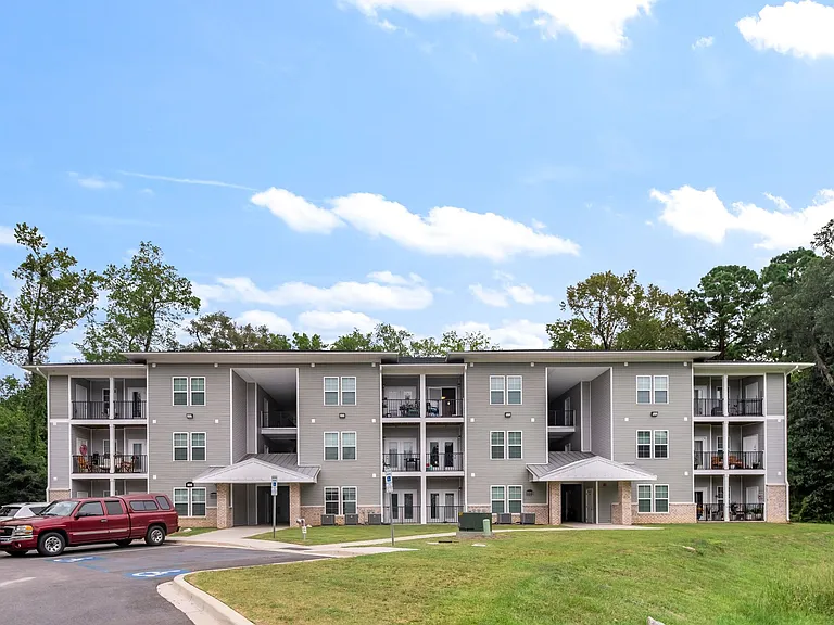 Richmond Place Luxury Apartments — Photo 24