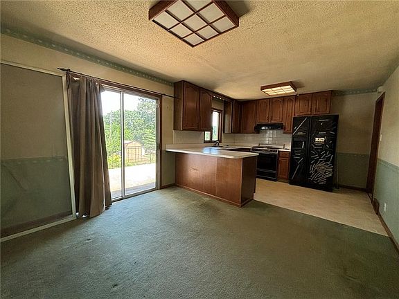 5th image of 3021 Oakland Ave