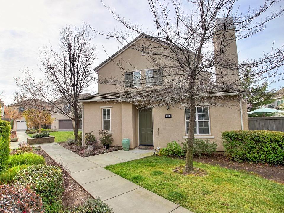 1st image of 27 Villa Gardens Ct