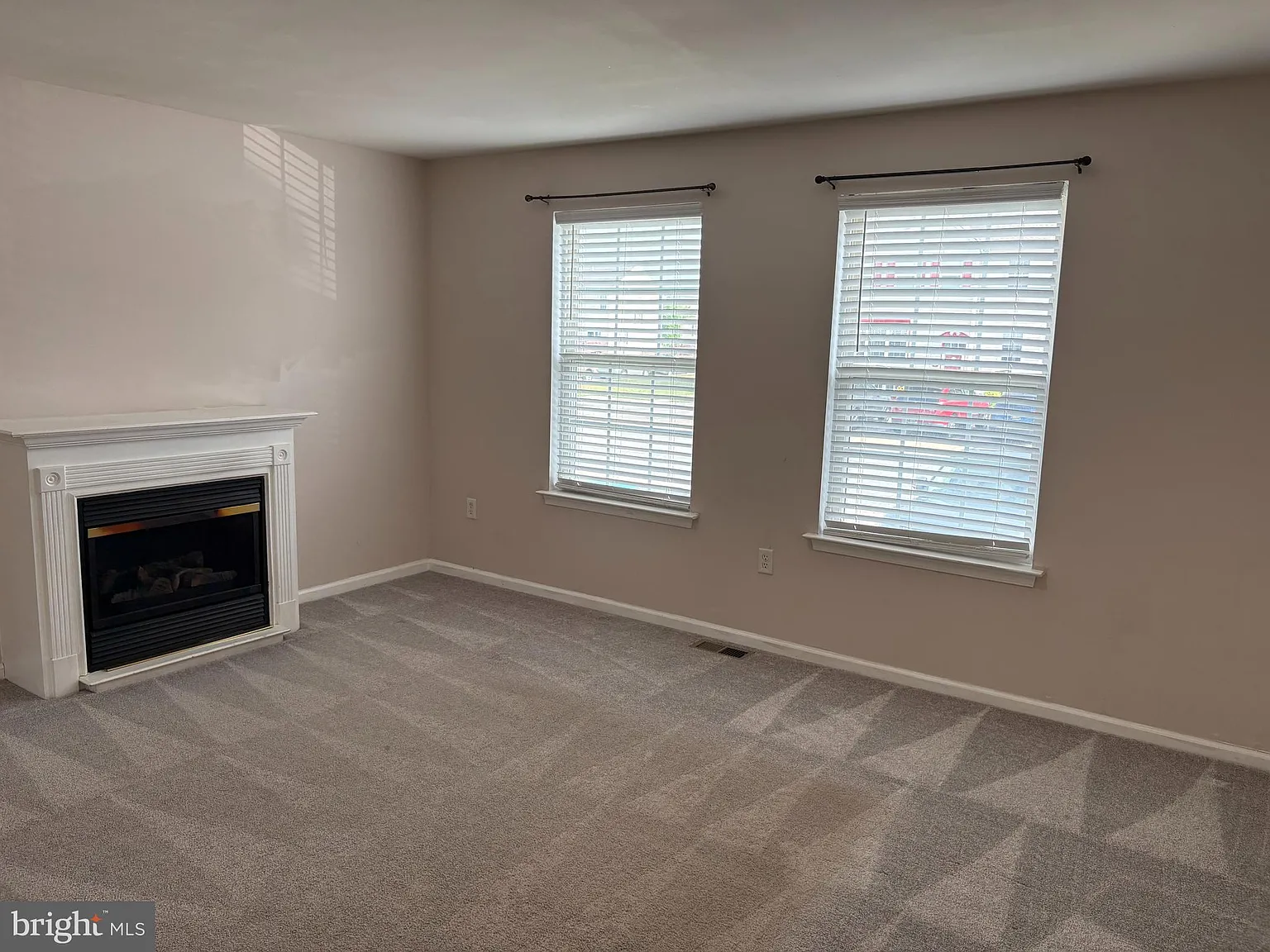 3 bed, 1.5 bath, 1135 sqft, $1,975 — Photo 3
