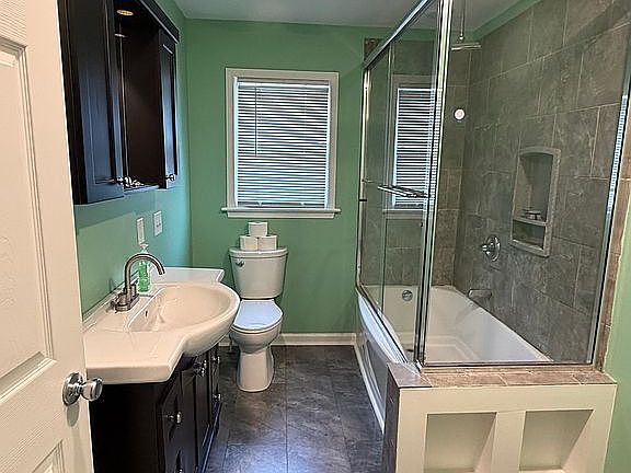 5th image of 419 Cherry St
