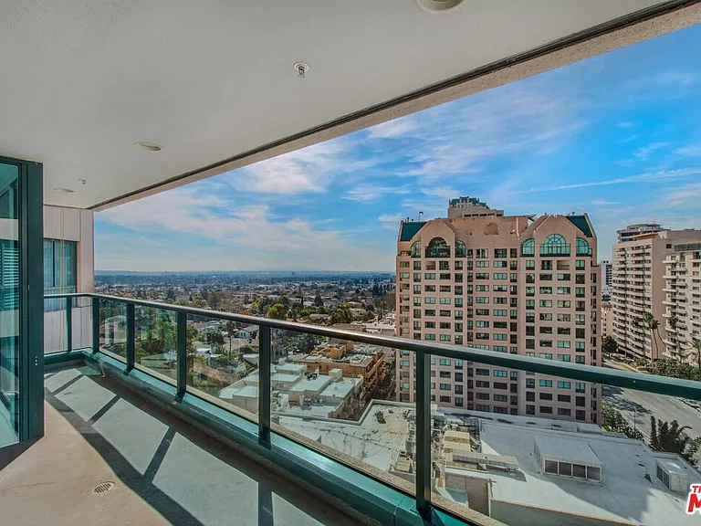10490 Wilshire Blvd #1102 — Photo 3