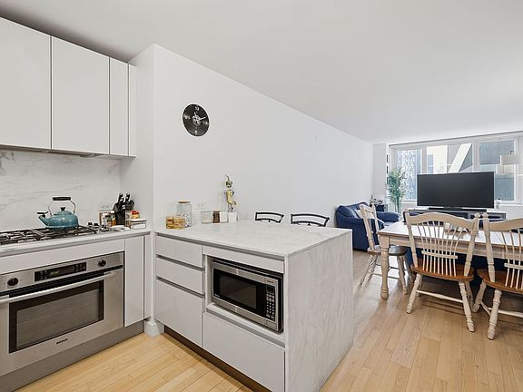 2nd image of 322 W 57th St APT 42K