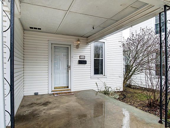 4th image of 216 S Chillicothe St