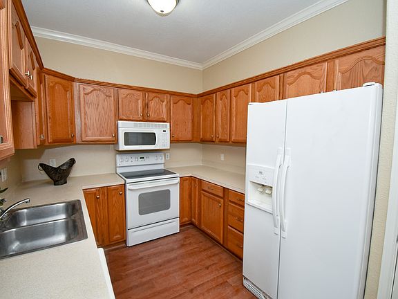 5th image of 130 Sherwood Dr #C