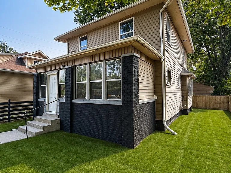 2429 Adams St — Photo 2