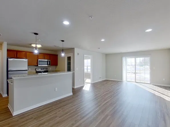 1904 American Eagle Dr Unit 21, Slinger, WI 53086