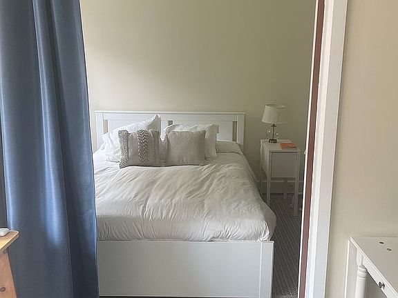 3rd image of 306 W 22nd St #5