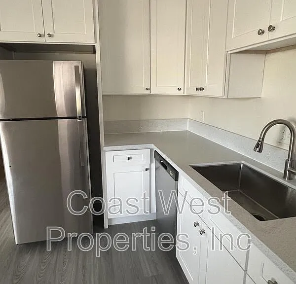 1361 Grand Ave #6 — Photo 8