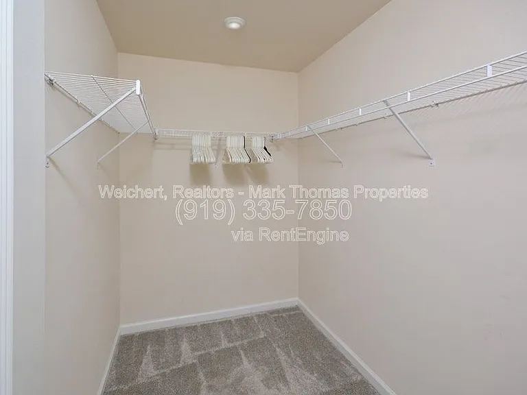 409 Vassar Dr — Photo 23