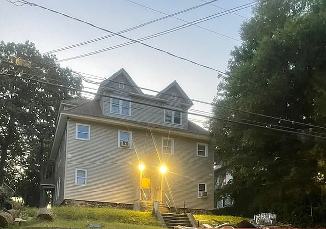 387 Willow St