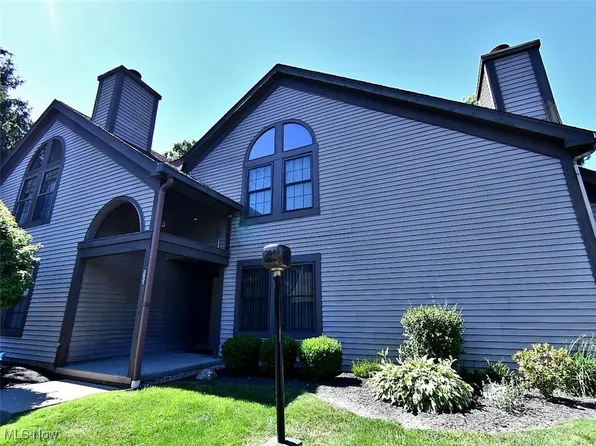 3831 Northwoods Ct NE Unit 6, Warren, OH 44483