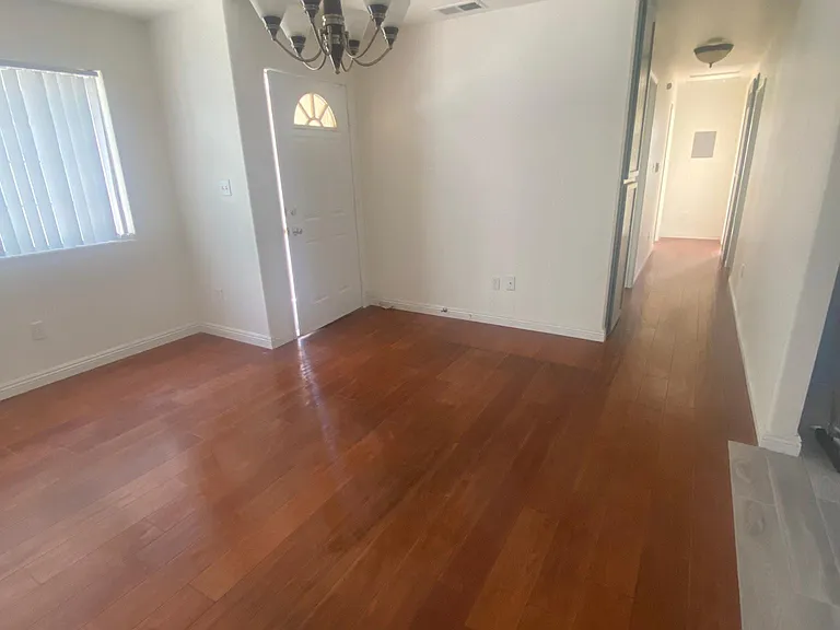 1827 N Mariposa Ave — Photo 4