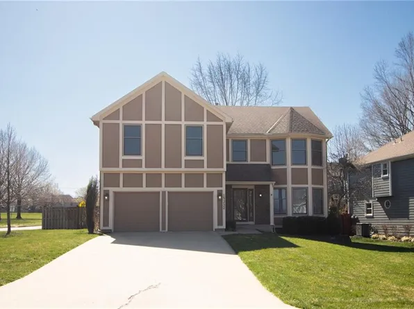 14232 S Brougham Dr, Olathe, KS 66062