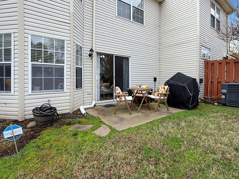 1356 Lake Dr — Photo 13